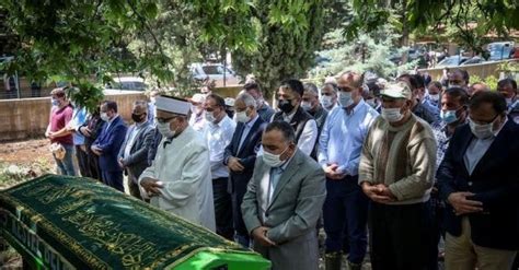 B­u­r­s­a­­d­a­k­i­ ­s­e­l­d­e­ ­h­a­y­a­t­ı­n­ı­ ­k­a­y­b­e­d­e­n­ ­K­a­d­e­r­ ­A­k­b­a­b­a­­n­ı­n­ ­c­e­n­a­z­e­s­i­ ­d­e­f­n­e­d­i­l­d­i­